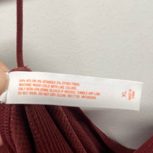 Red crop tank with gold glitter - Picture 6 of 8